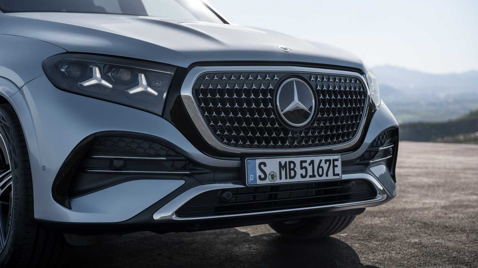 2027 Mercedes-Benz GLE Class refreshed front fascia close-up shot