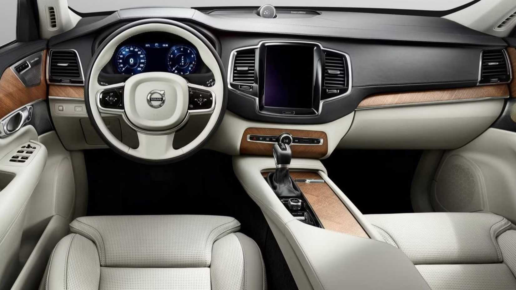 Interior shot of a 2018 Volvo XC90 showing front cabin