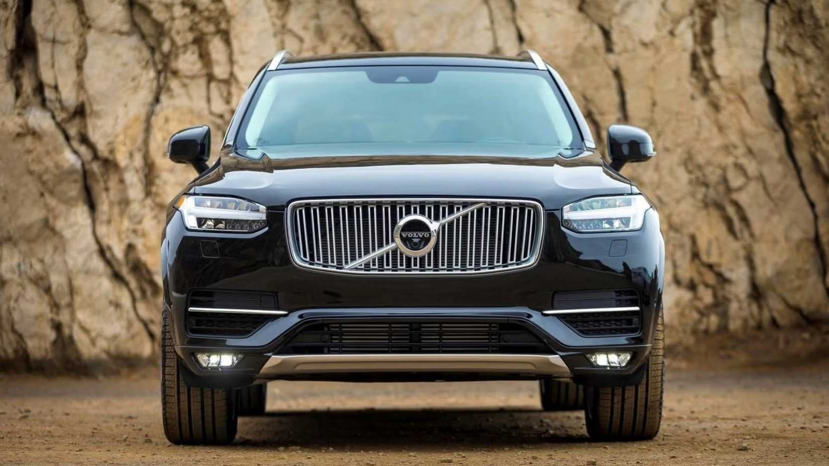 Front shot of a 2018 Volvo XC90 parked in the dirt