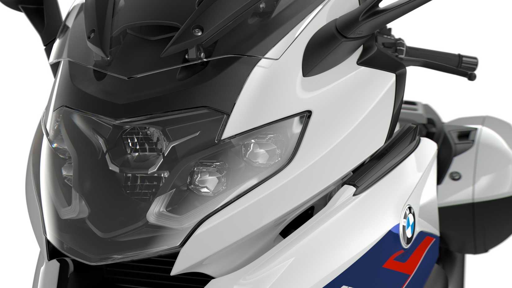 Front shot of a BMW K 1600 GT's headlamp