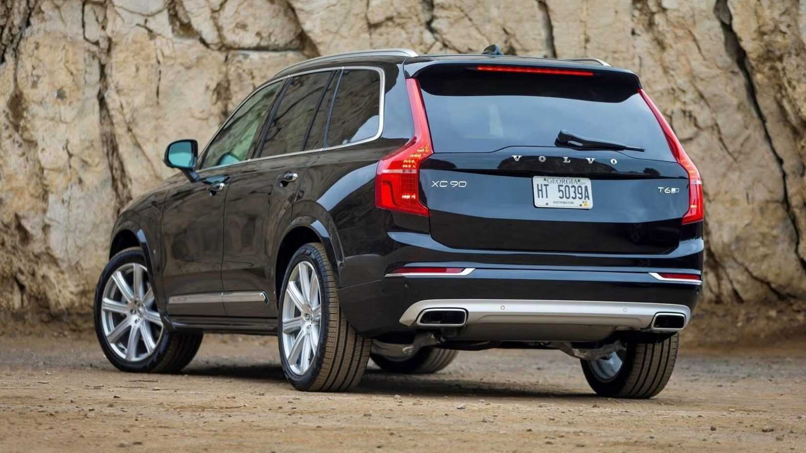 Rear 3/4 shot of a 2018 Volvo XC90 parked in the dirt