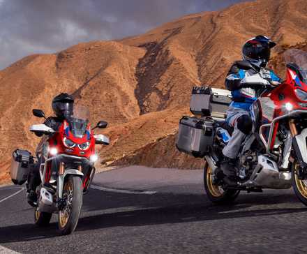 Dois Honda Africa Twin ADventure Sports 2026 andando nos cânions