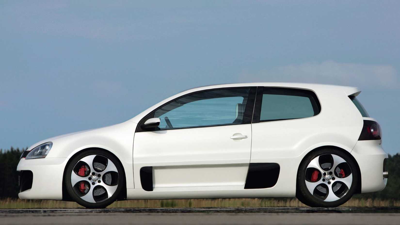 2007 VW Golf GTI W12-650 Side Profile estacionado na estrada