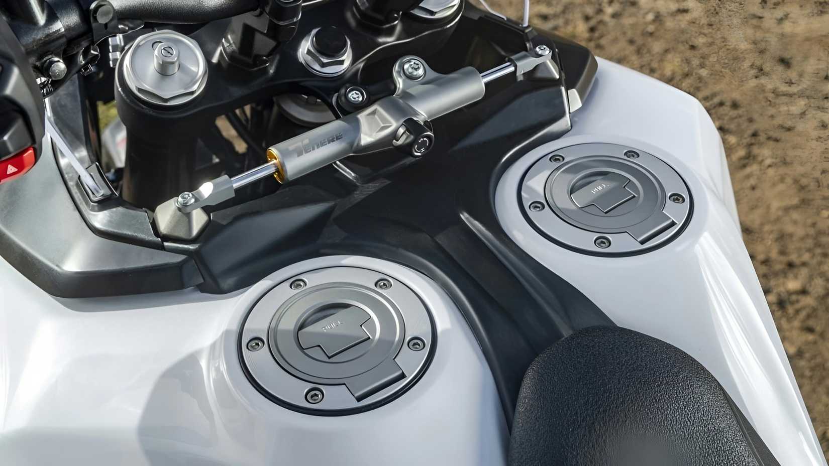 Close-up do tanque de combustível duplo Yamaha Tenere 700 World Raid 2026