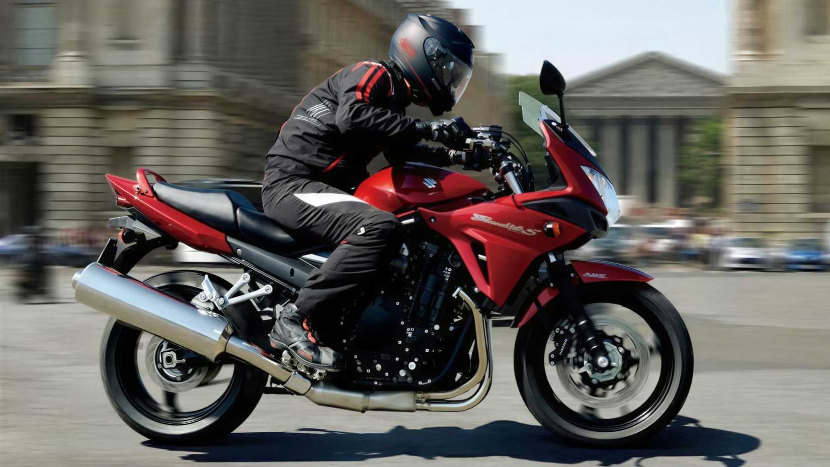 2007 Suzuki Bandit GSF1250S accelerating along a city road side profile view