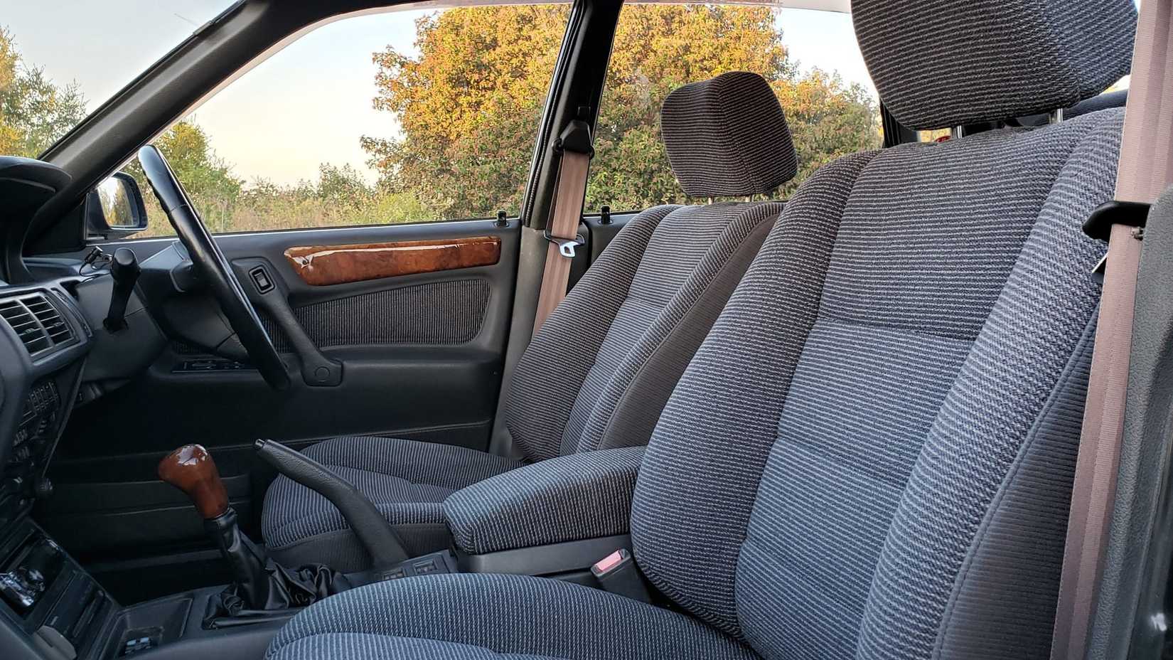Uma foto do interior do Mitsubishi Galant AMG Tipo II 1991
