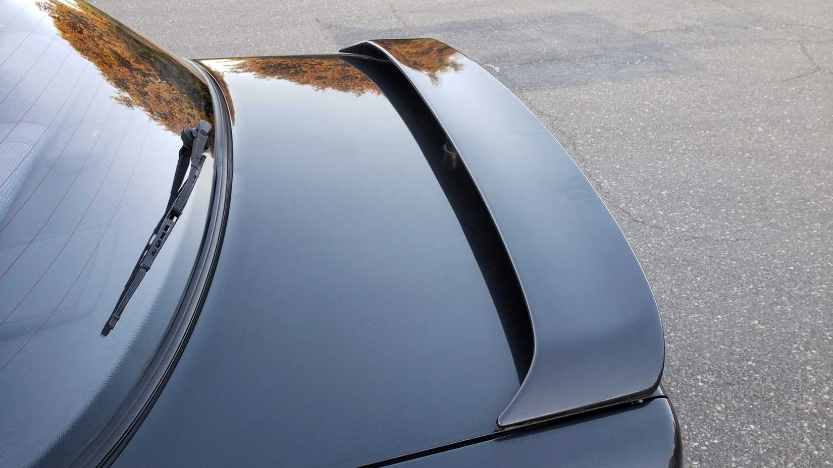 Uma foto detalhada do spoiler do Mitsubishi Galant AMG Tipo II de 1991