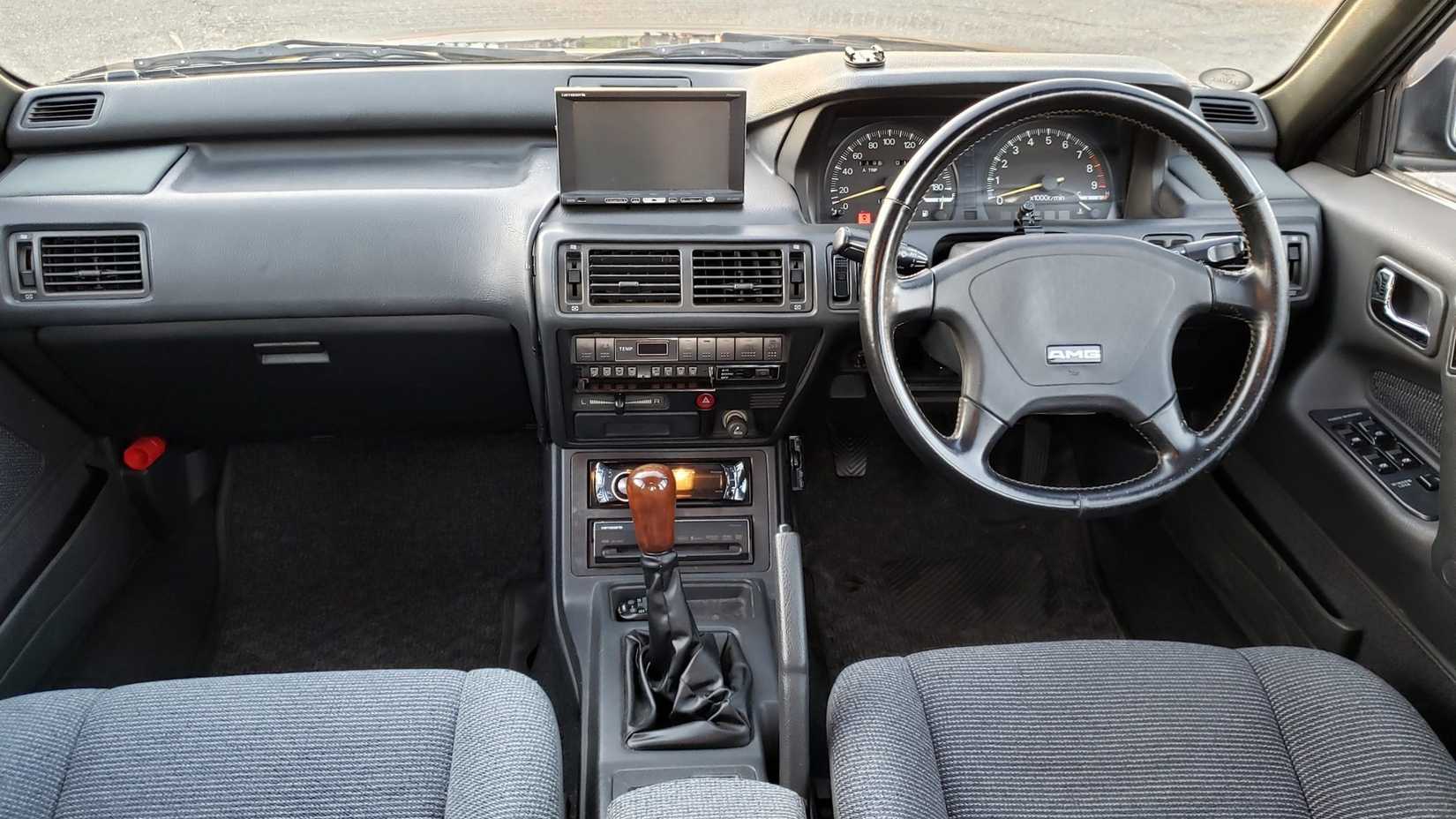 Uma foto do interior do Mitsubishi Galant AMG Tipo II 1991