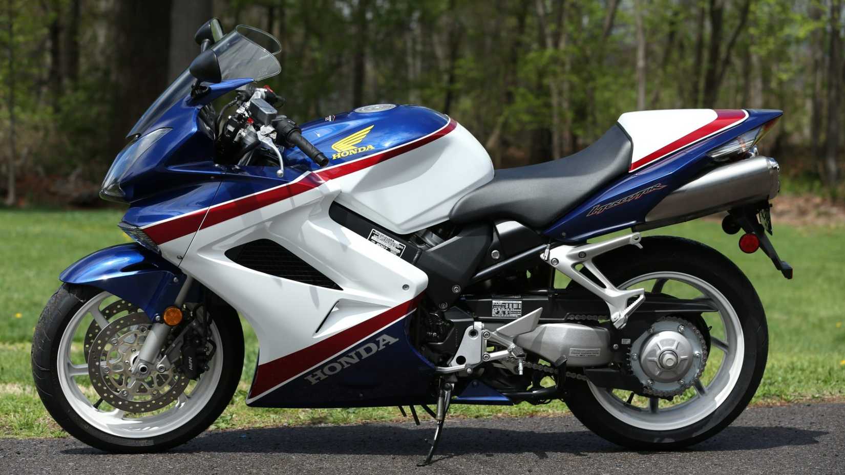 2007 Honda VFR800 Interceptor 25th Anniversary Special side profile view