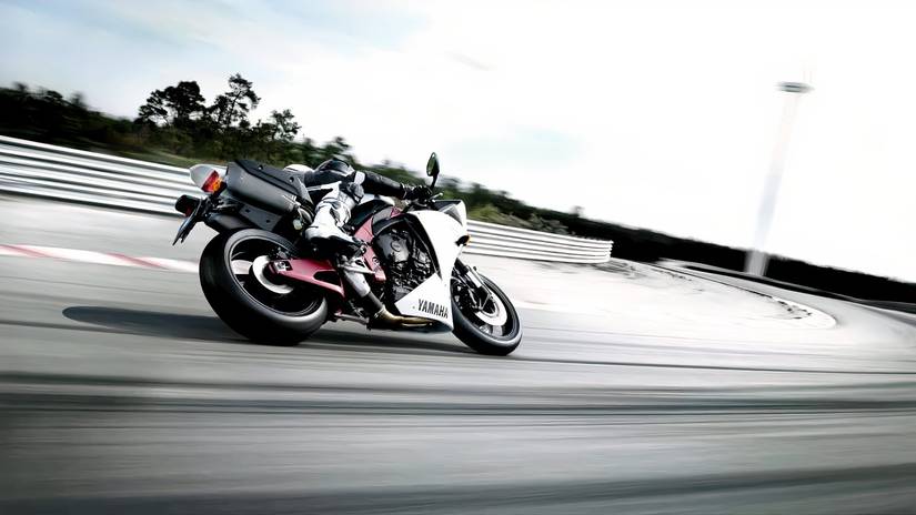 2009 Yamaha R1 curvas na pista