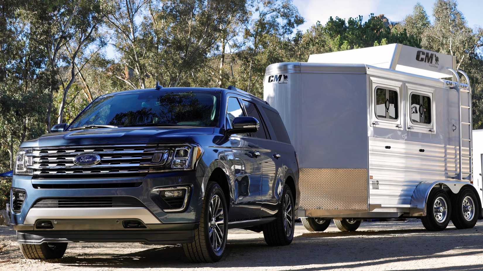 Foto frontal de um Ford Expedition Towing 2018