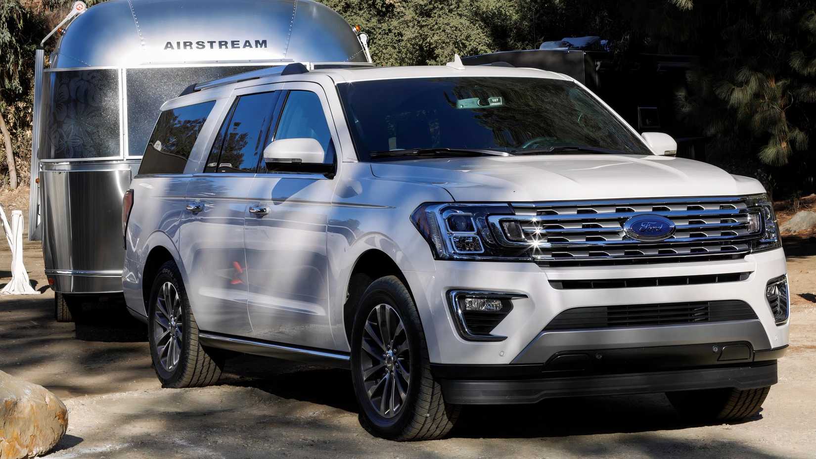 Foto frontal de um Ford Expedition Towing 2018