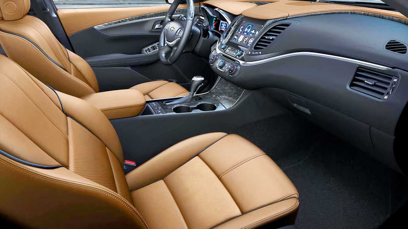 Foto do interior do Chevrolet Impala 2019 mostrando os bancos dianteiros