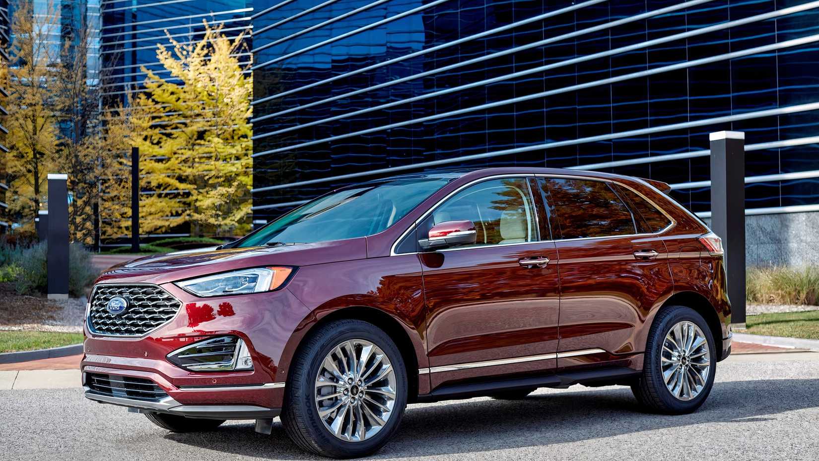 2021 Ford Edge Front 3/4 shot parked on the road