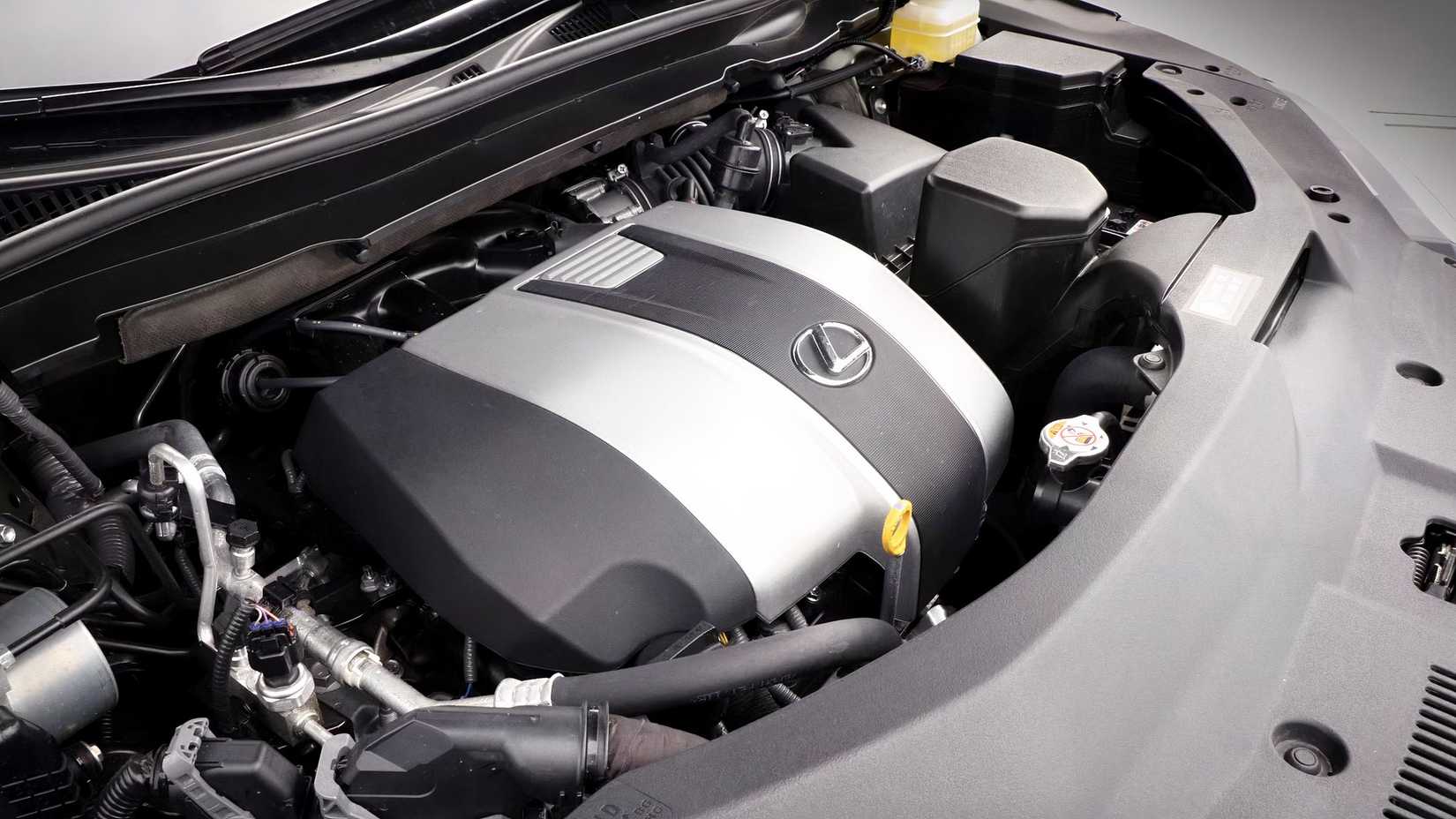 Close-up de um motor Lexus RX 350 2GR V6 2022