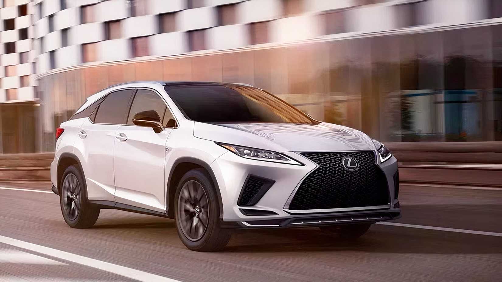 2022 Lexus RX 350 tiro frontal acelerando na estrada