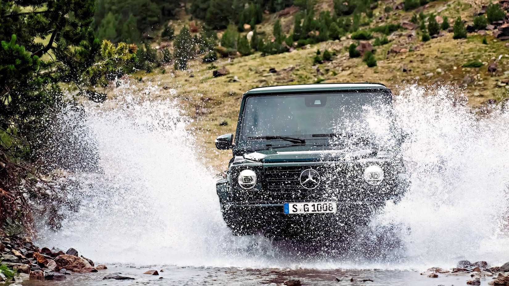 2023 Mercedes-Benz G-Class Splashing In A River