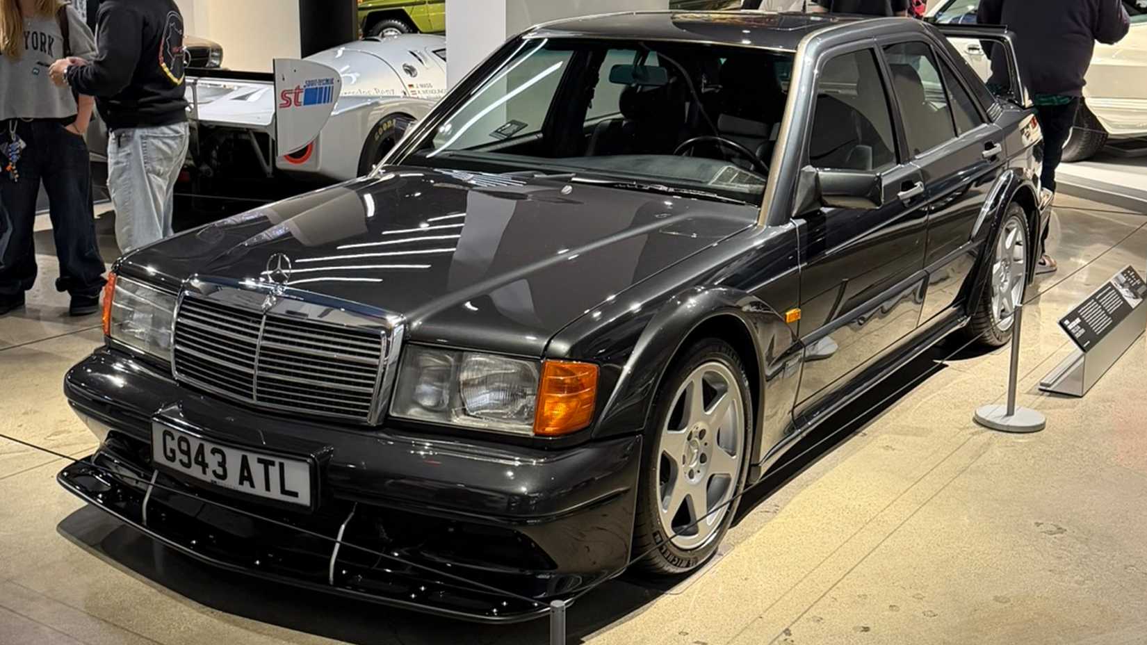 Cinza 1990 Mercedes-Benz 190E 2.3-16