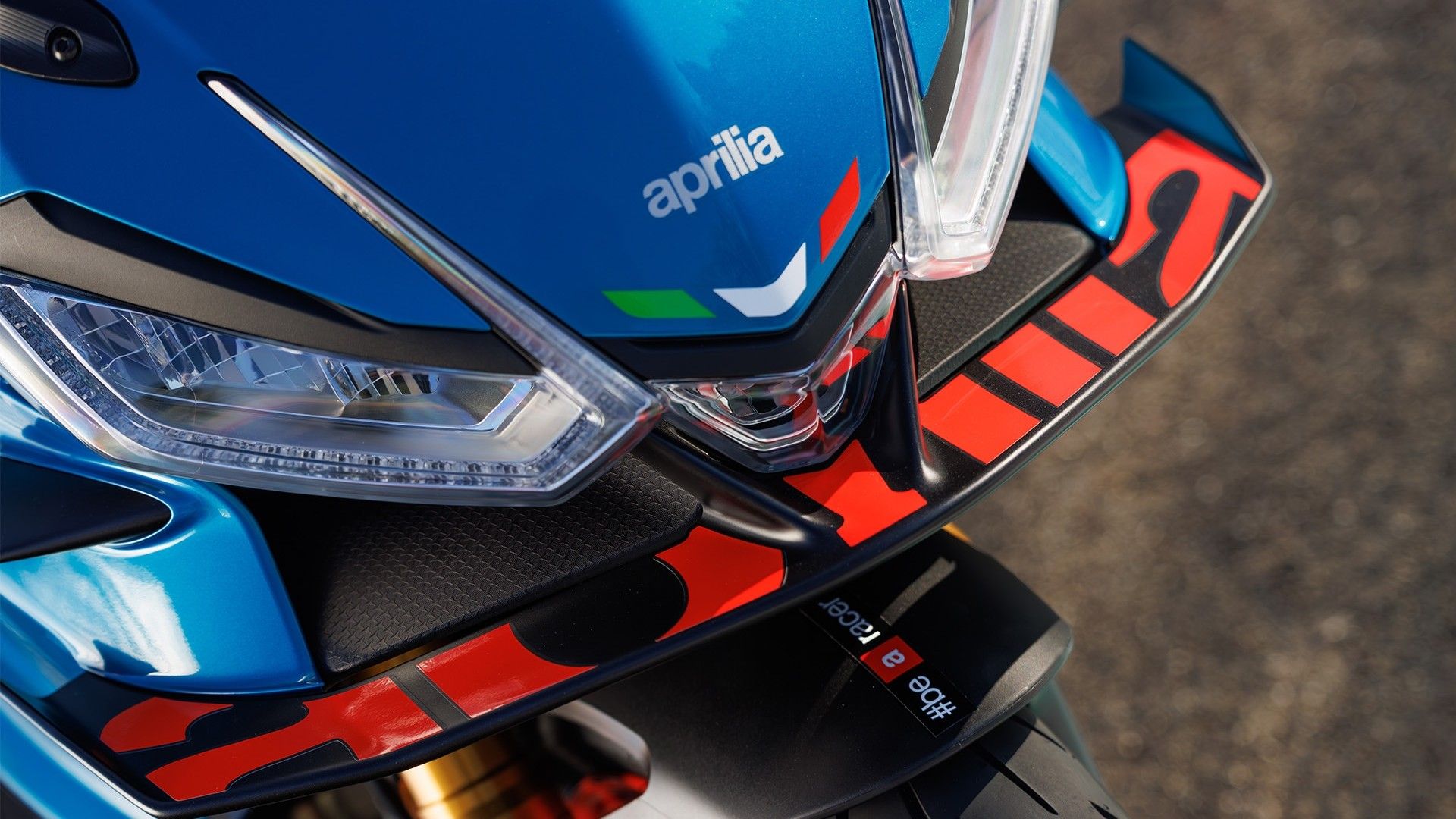 Foto aproximada da asa dianteira da Aprilia RS 660 2026