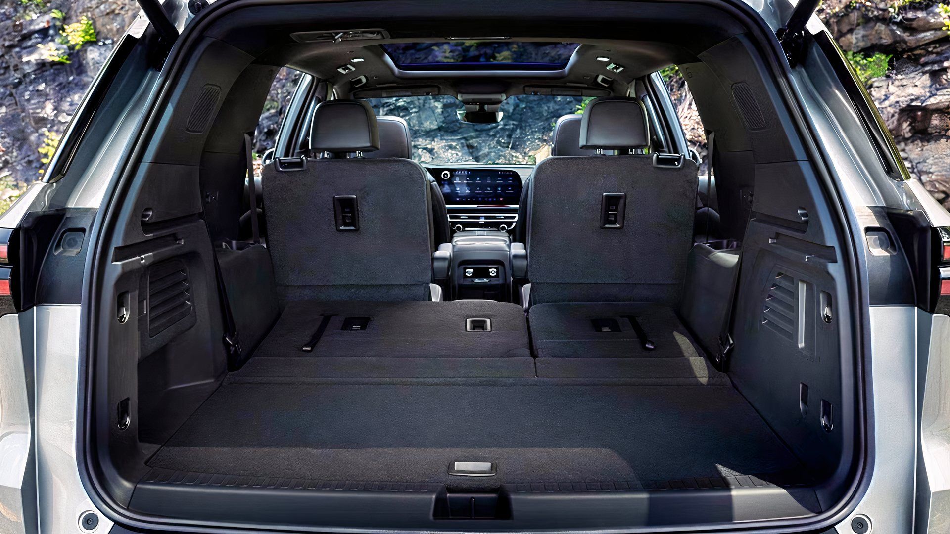 Foto do interior do Chevrolet Traverse 2026 mostrando o Cargo Hold