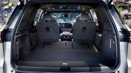 Foto do interior do Chevrolet Traverse 2026 mostrando o Cargo Hold