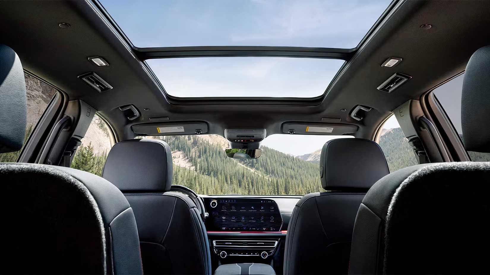 Foto do interior do Chevrolet Traverse 2026 mostrando a vista dos assentos