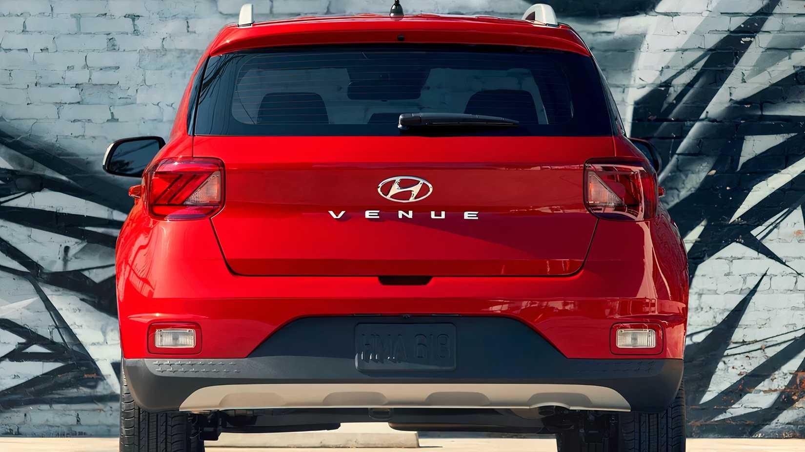 Perfil traseiro do Hyundai Venue 2026 estacionado