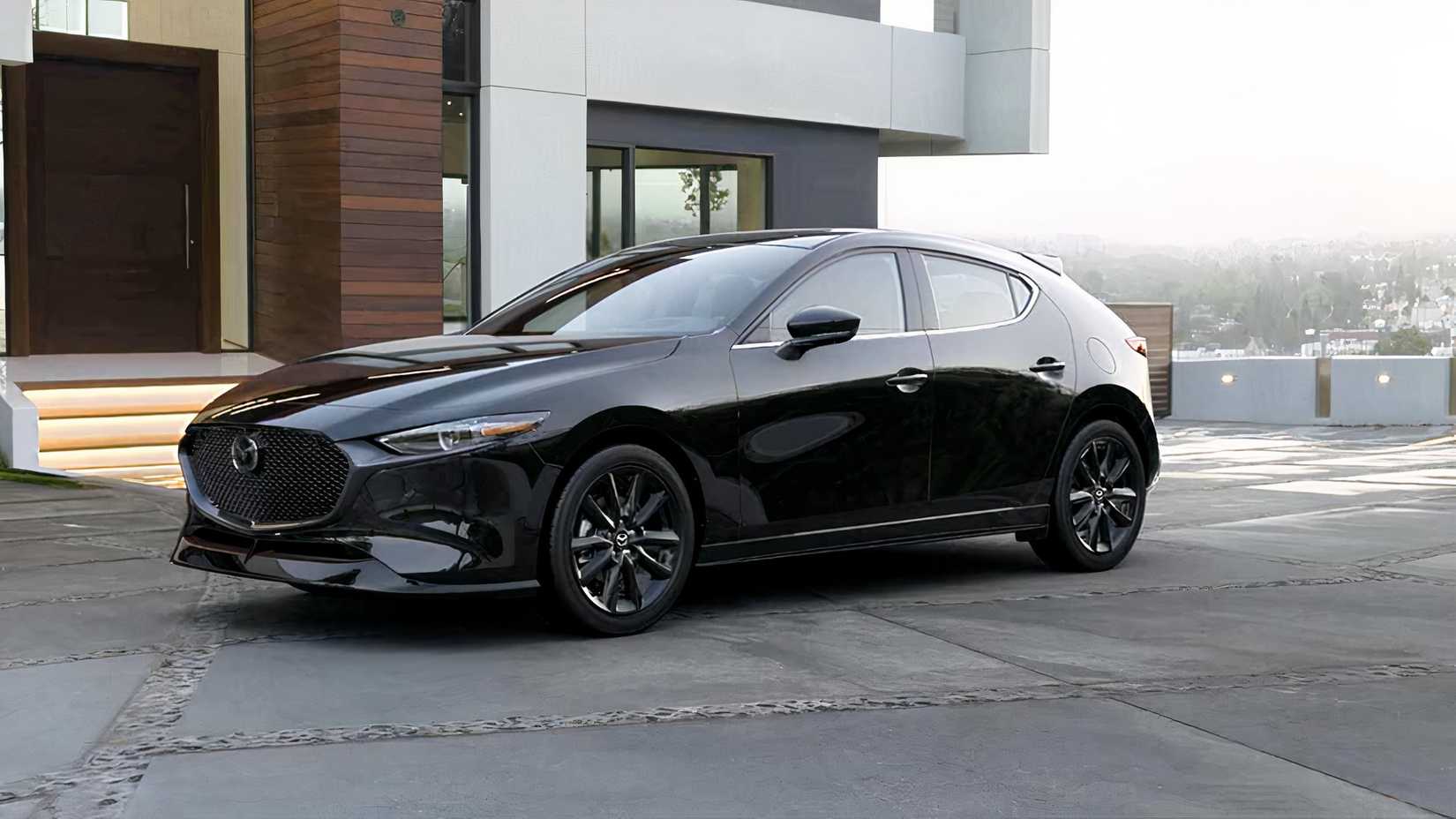 2026 Mazda3 hatchback frontal 3/4 tiro estacionado na garagem