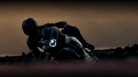 Silhueta de 2026 MV Agusta F3 Competizione na pista