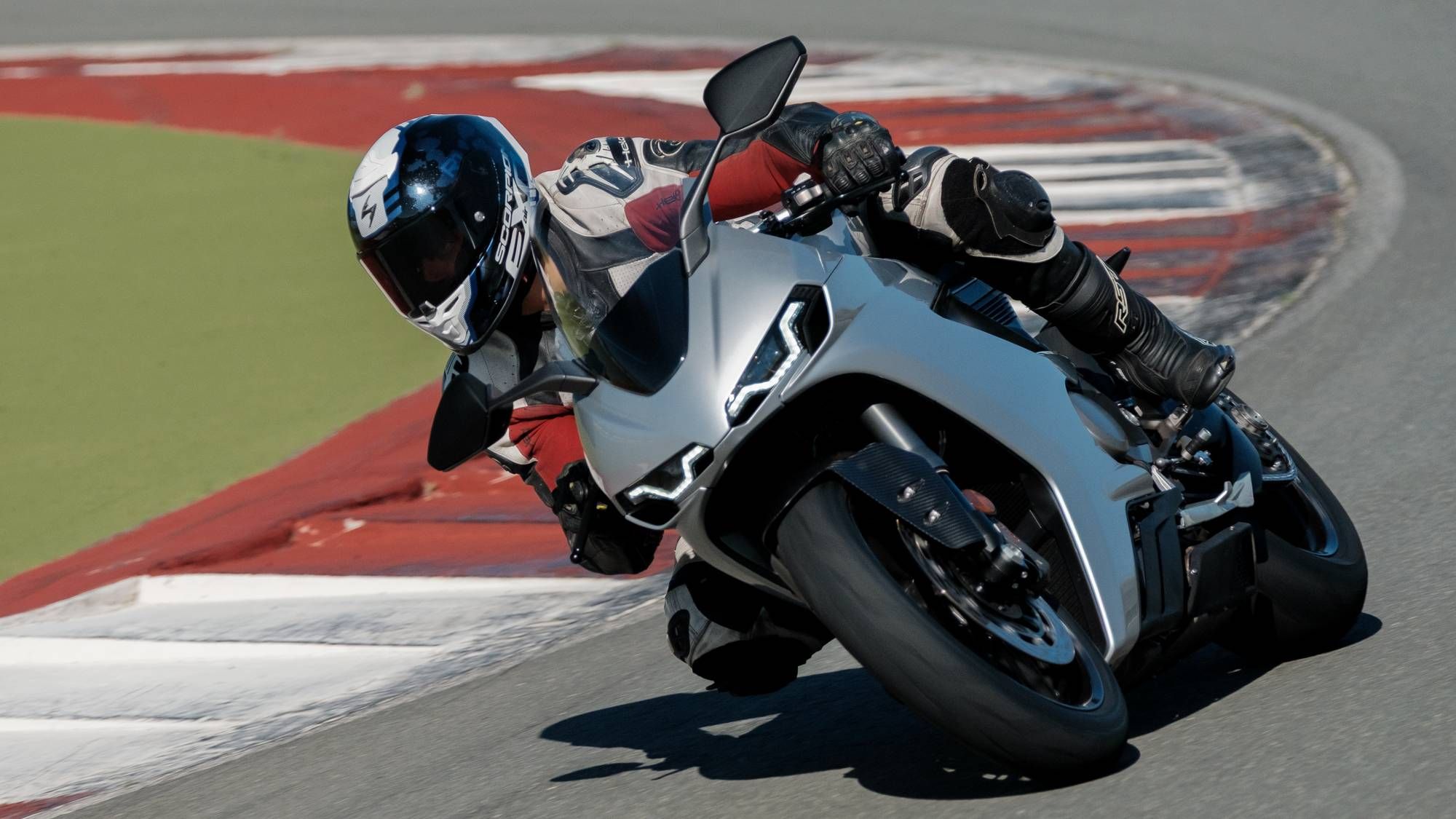 Revisão da primeira viagem do Norton Manx R 2026 8