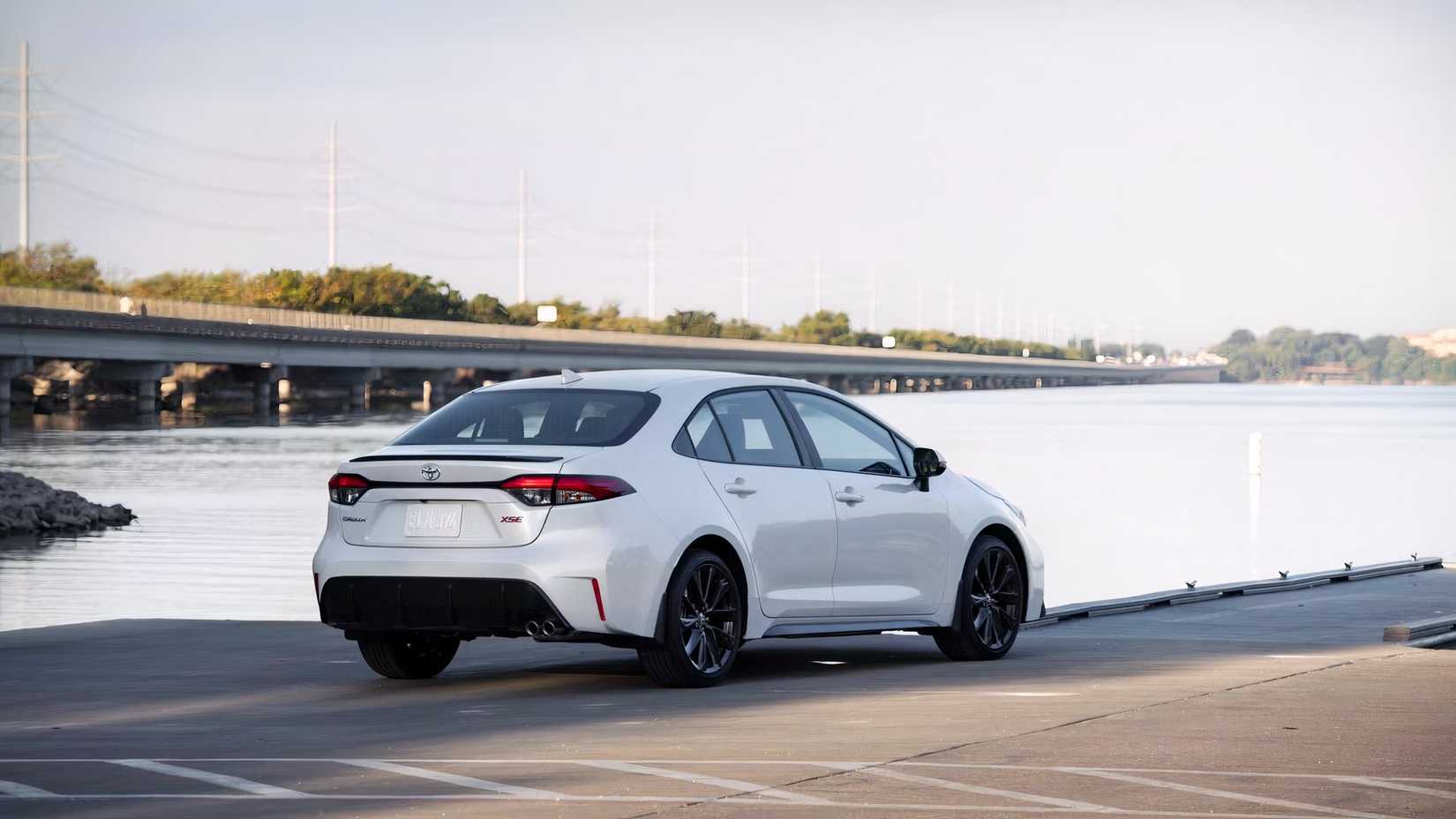 2026 Toyota Corolla traseira 3/4