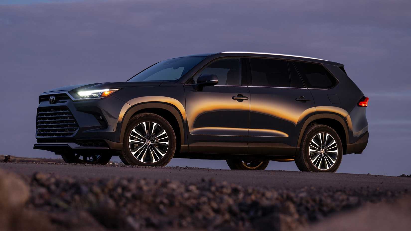 Blue 2026 Toyota Grand Highlander (1)