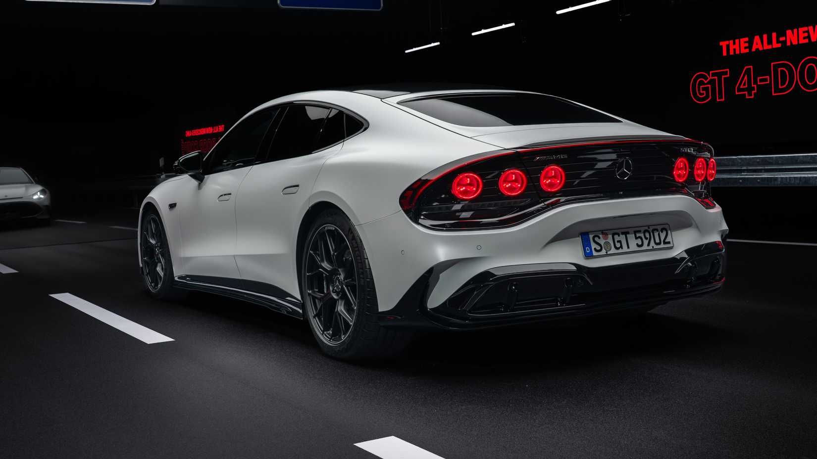 2027 Mercedes-AMG GT 4 portas cupê-31