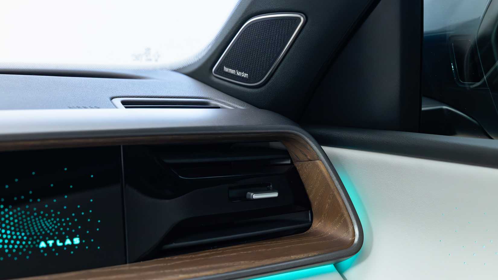 2027 Volkswagen Atlas-11