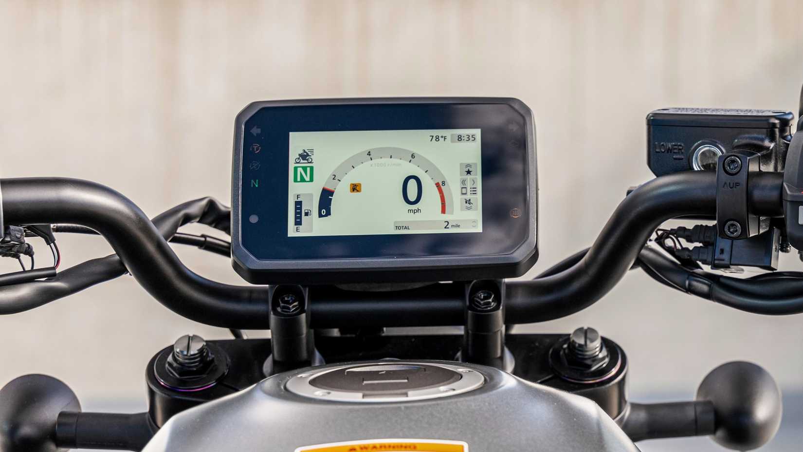 Tela TFT Honda Rebel 1100 2026 em ação