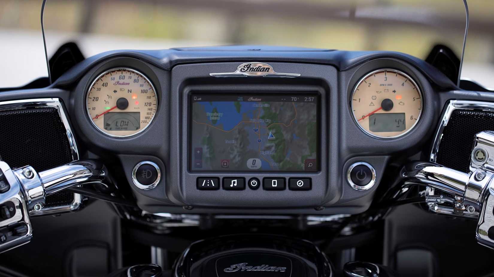 Painel de instrumentos Indian Roadmaster com tela sensível ao toque TFT central de 7 polegadas