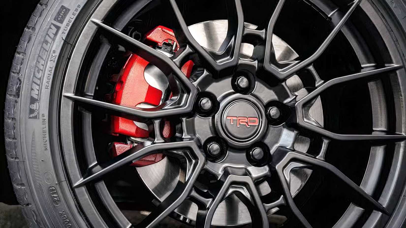 2022 Avalon TRD close-up das rodas