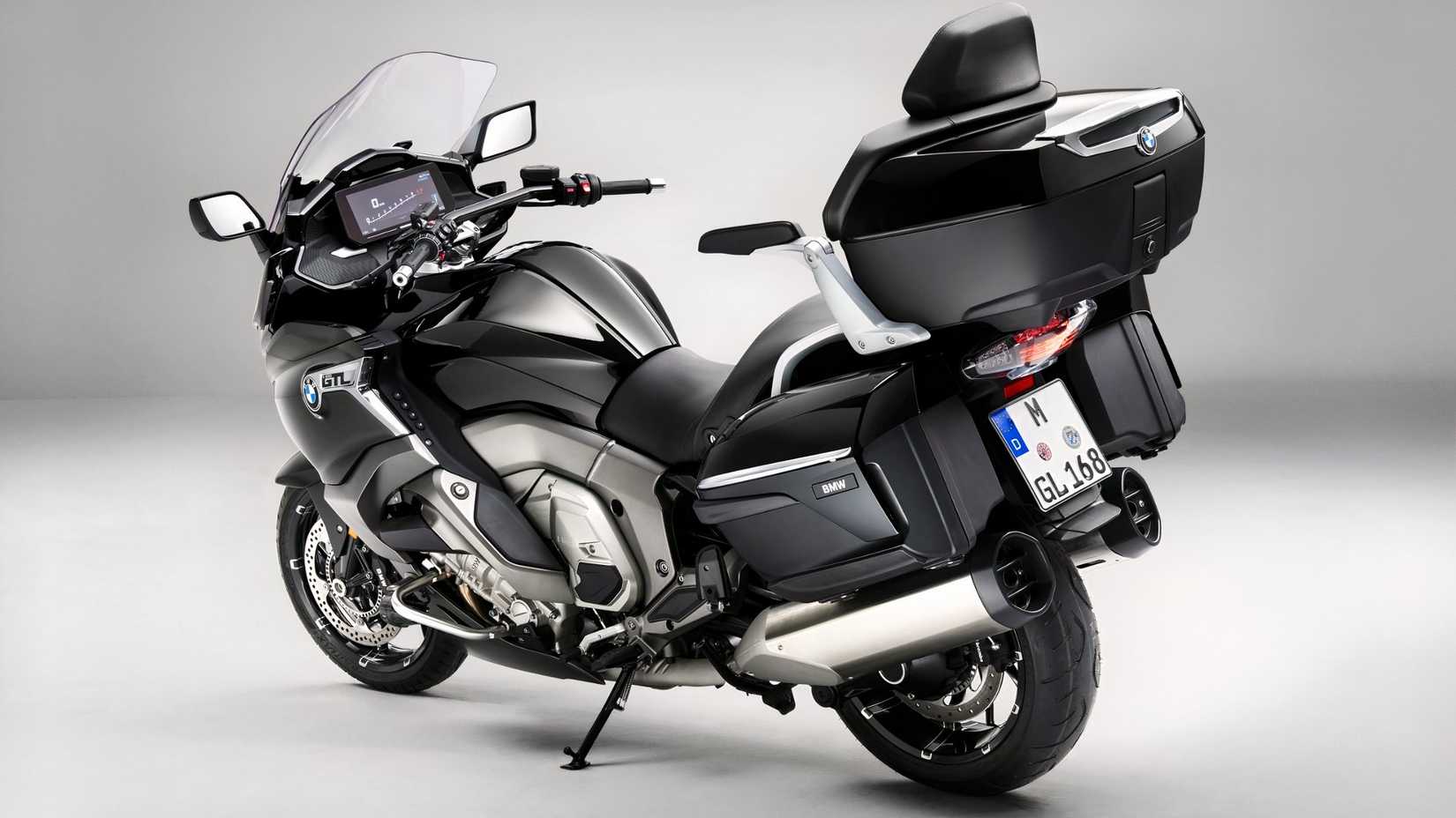 Foto de estúdio da parte traseira da BMW K 1600 GTL