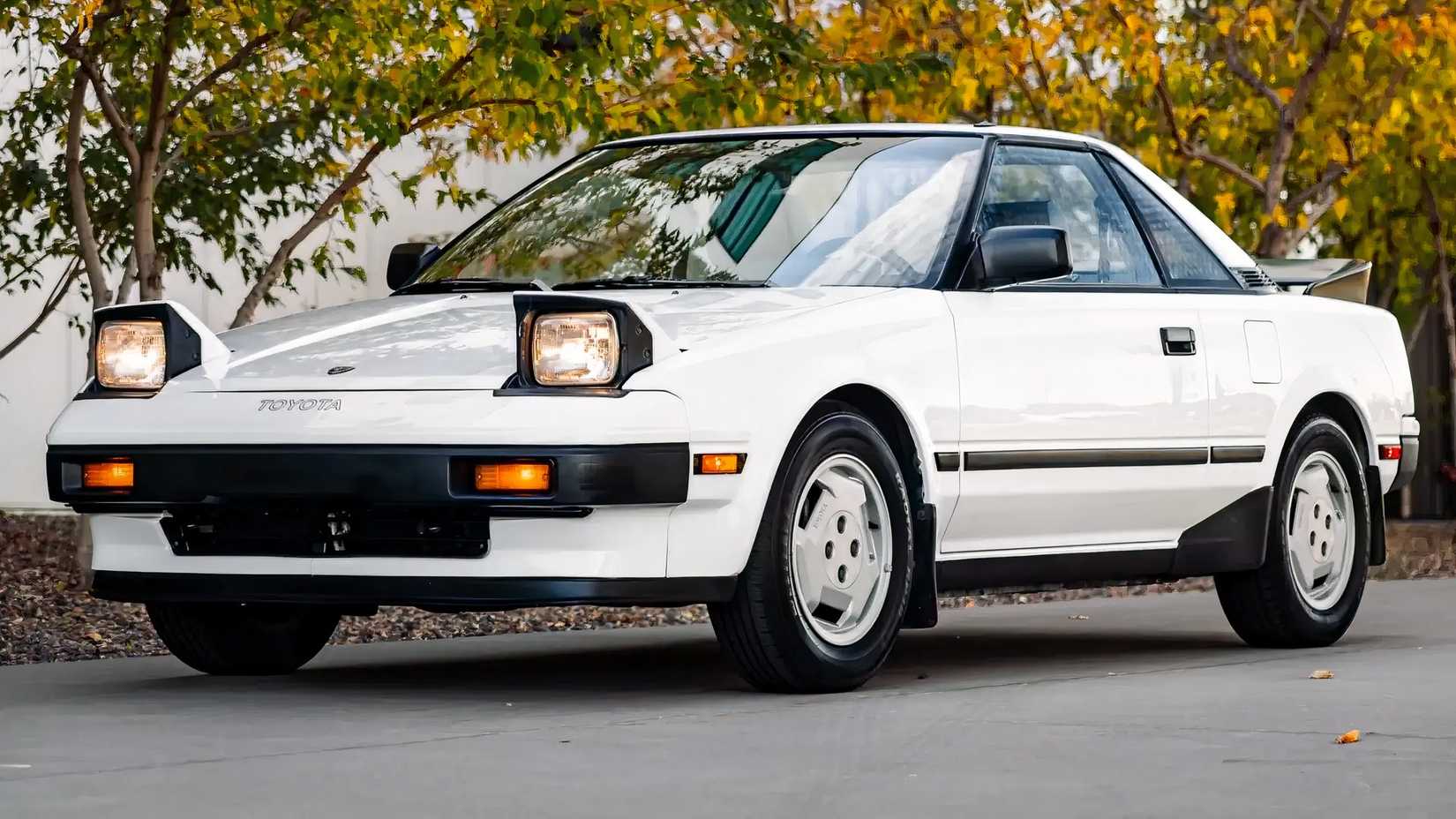 1985 Toyota MR2 In White AW11 Wide shot