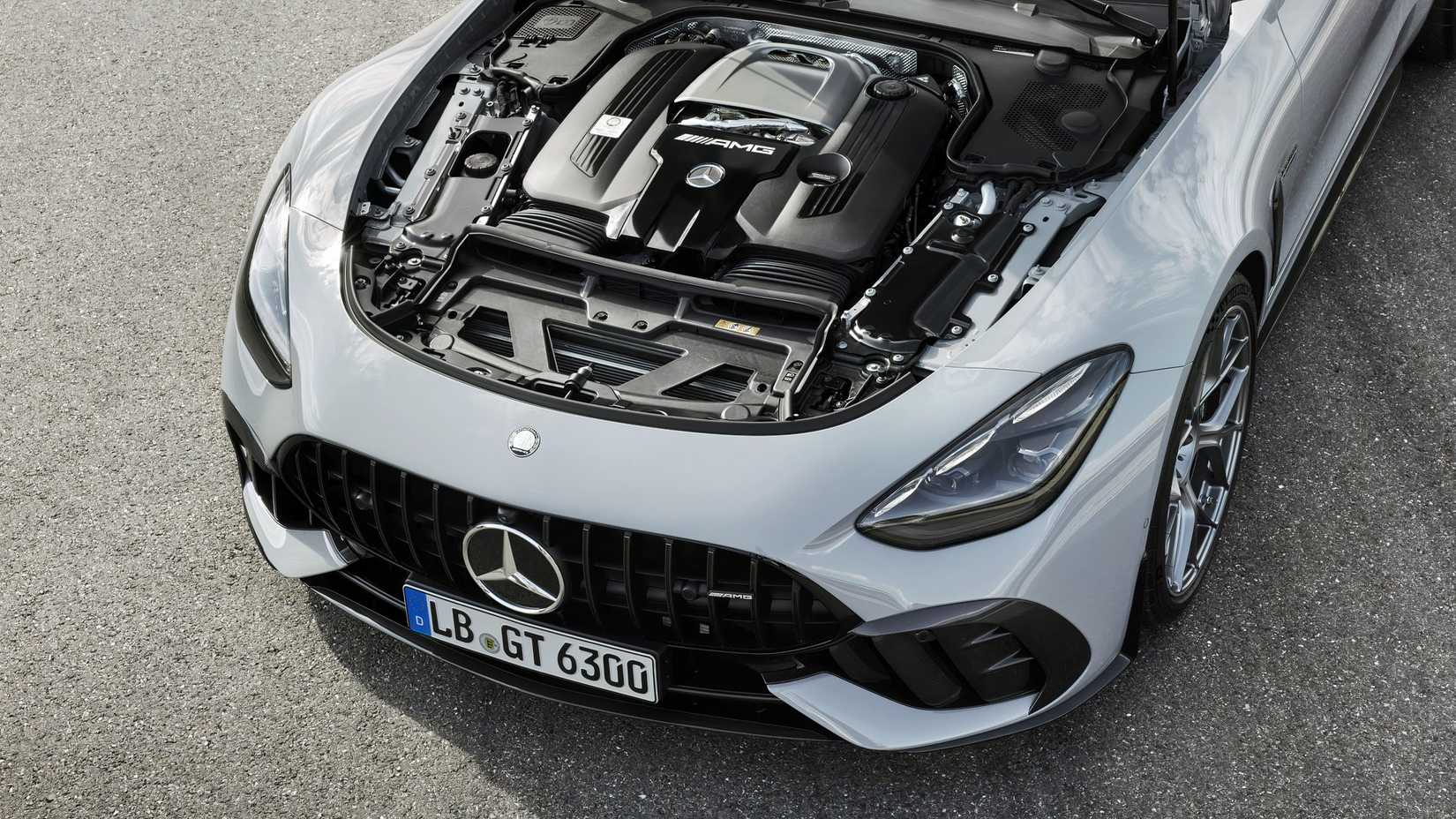 Foto em close do motor Bay do motor Mercedes-AMG GT63 2026 