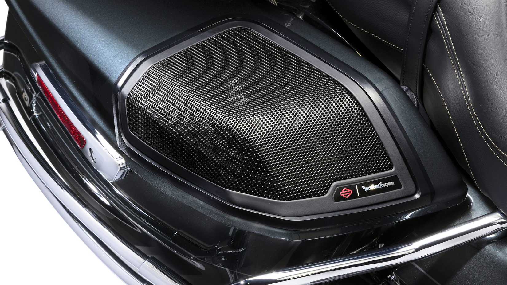 Harley-Davidson Audio Powered By Rockford Fosgate Stage III Saddlebag Speakers with Lid Cut-In System