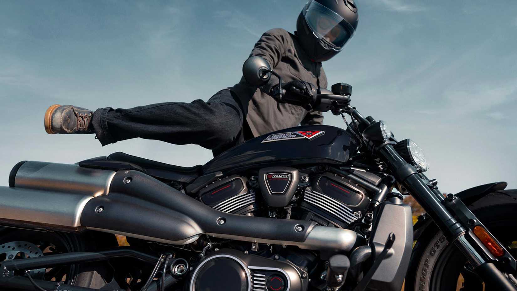 Harley-Davidson Sportster S Static Lifestyle Shot 