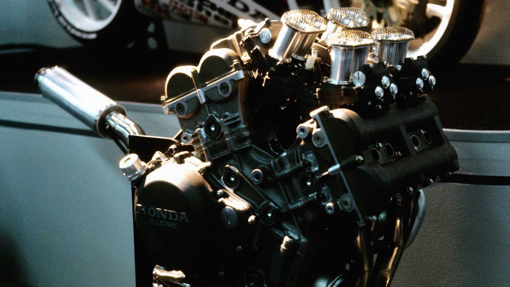 Honda NR500's oval-piston V4 engine on display