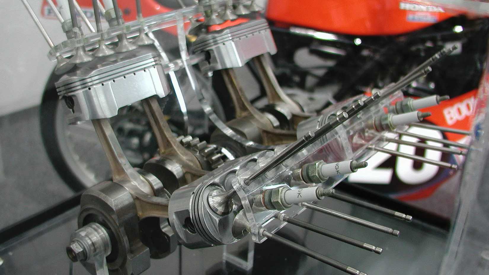 Honda NR500's oval pistons on display