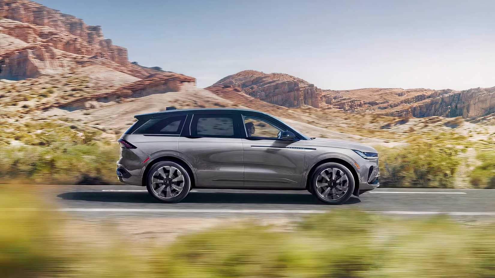 2026 Lincoln Nautilus Hybrid profile action
