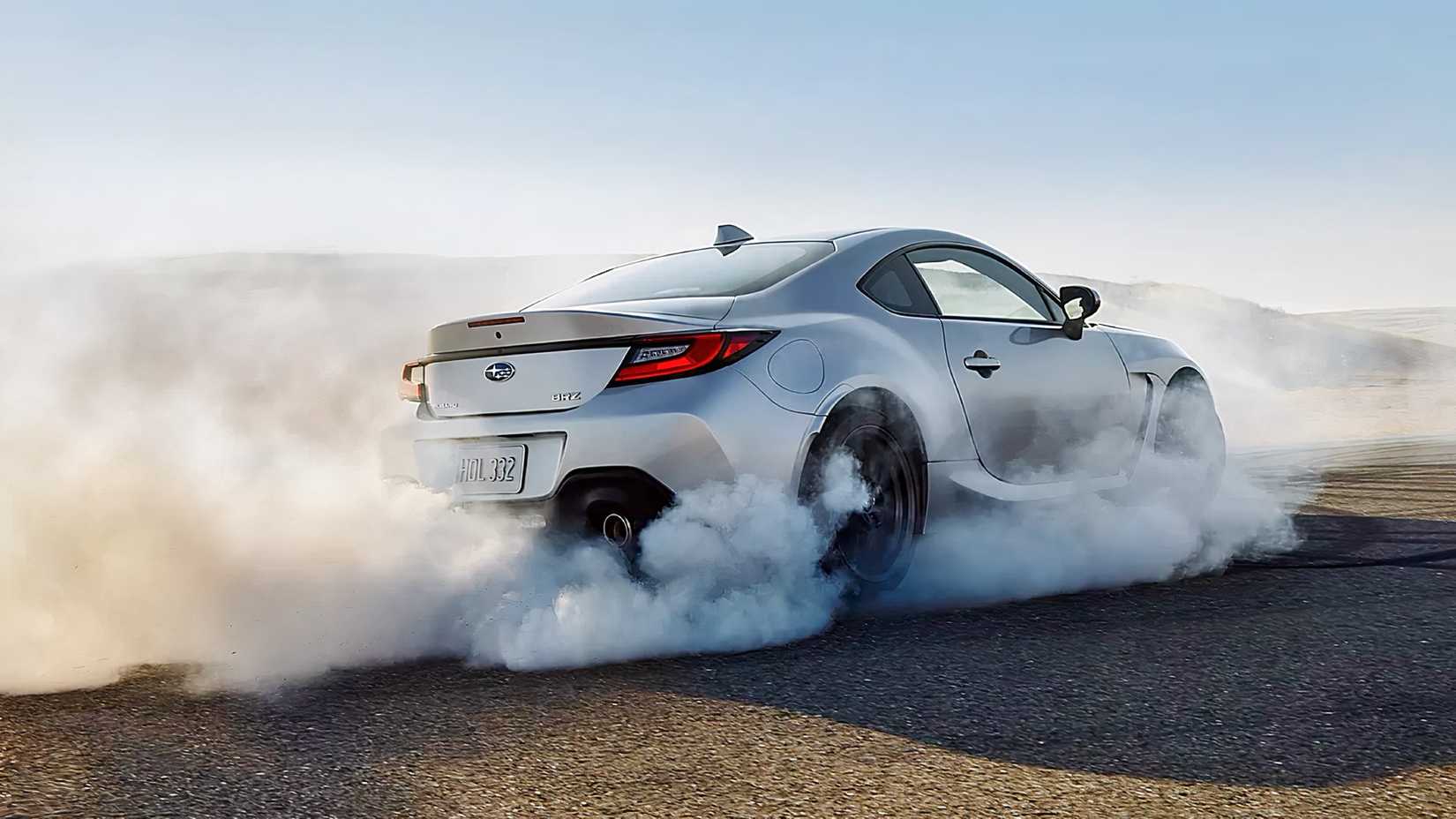 2026 Subaru BRZ traseira 3/4 tiro de borracha queimada
