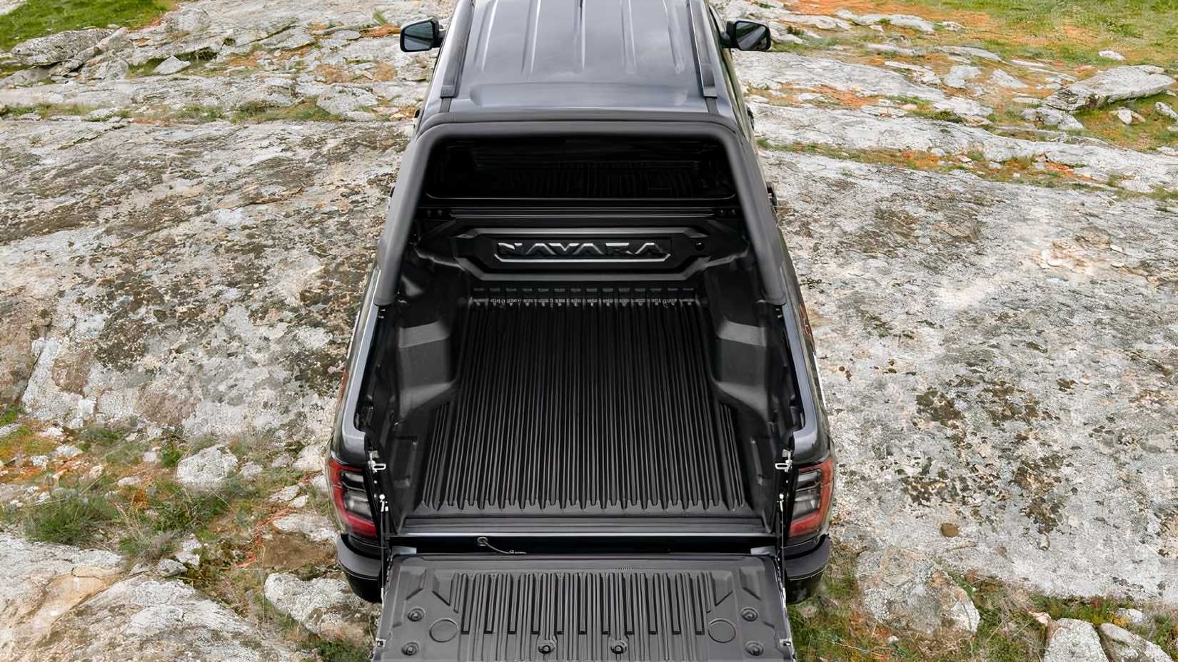 2026 Nissan Navara rear shot with bed open