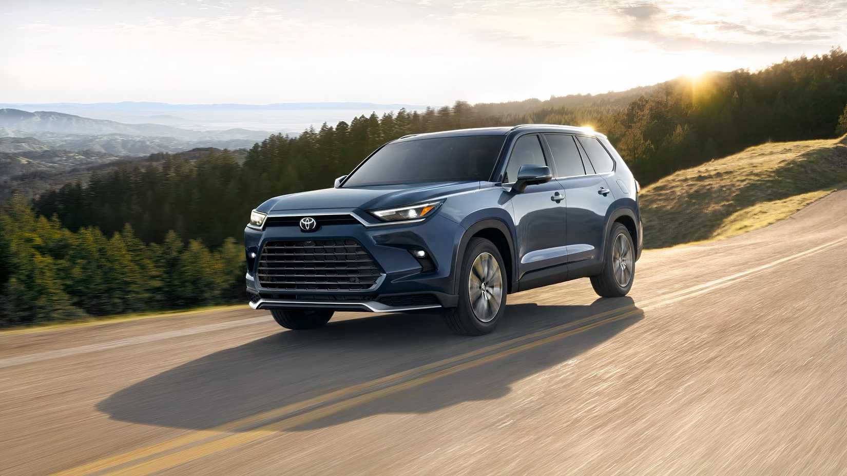 2026 Toyota Grand Highlander Hybrid front 3/4
