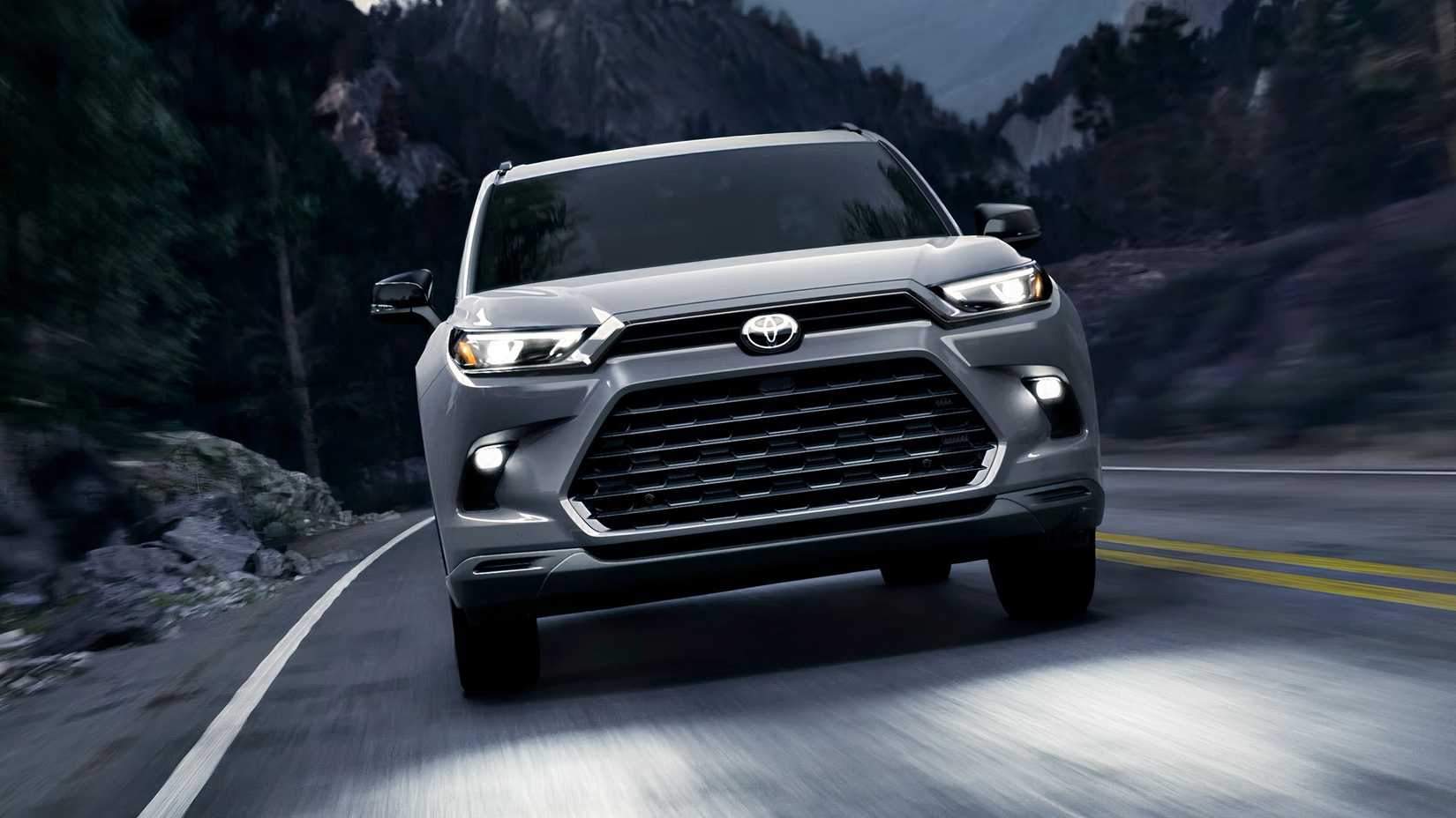 2026 Toyota Grand Highlander Hybrid front action