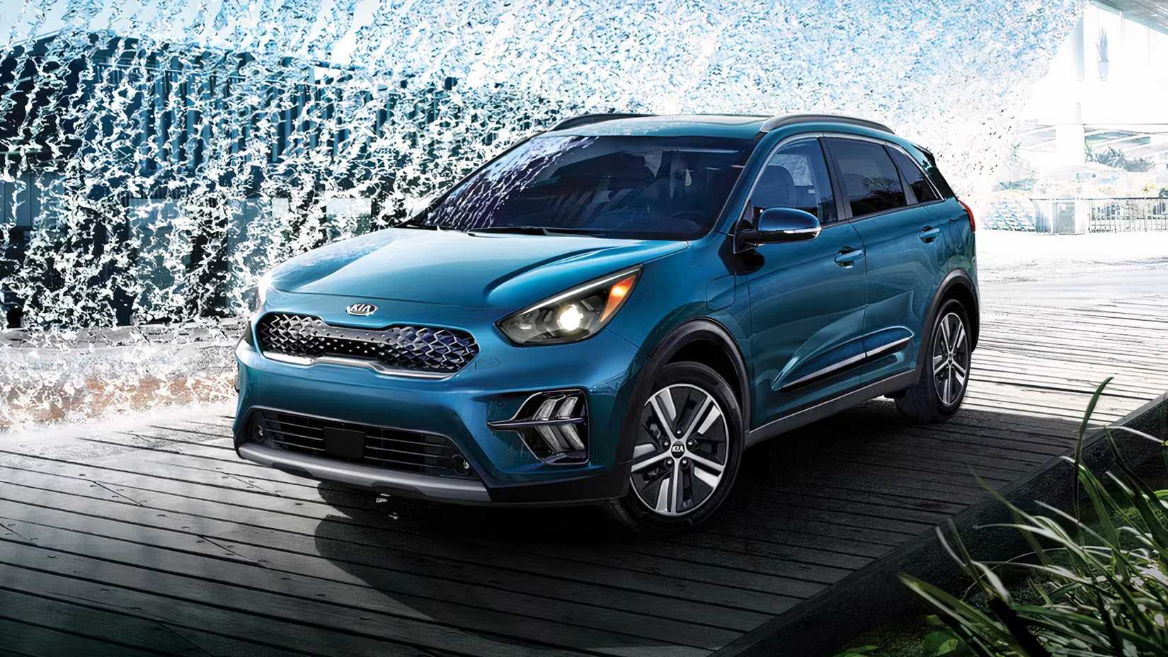 2020 Kia Niro Plug-In Hybrid in blue front 3/4